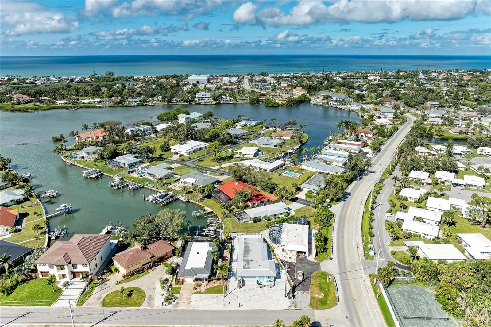 136 BAYVIEW DR