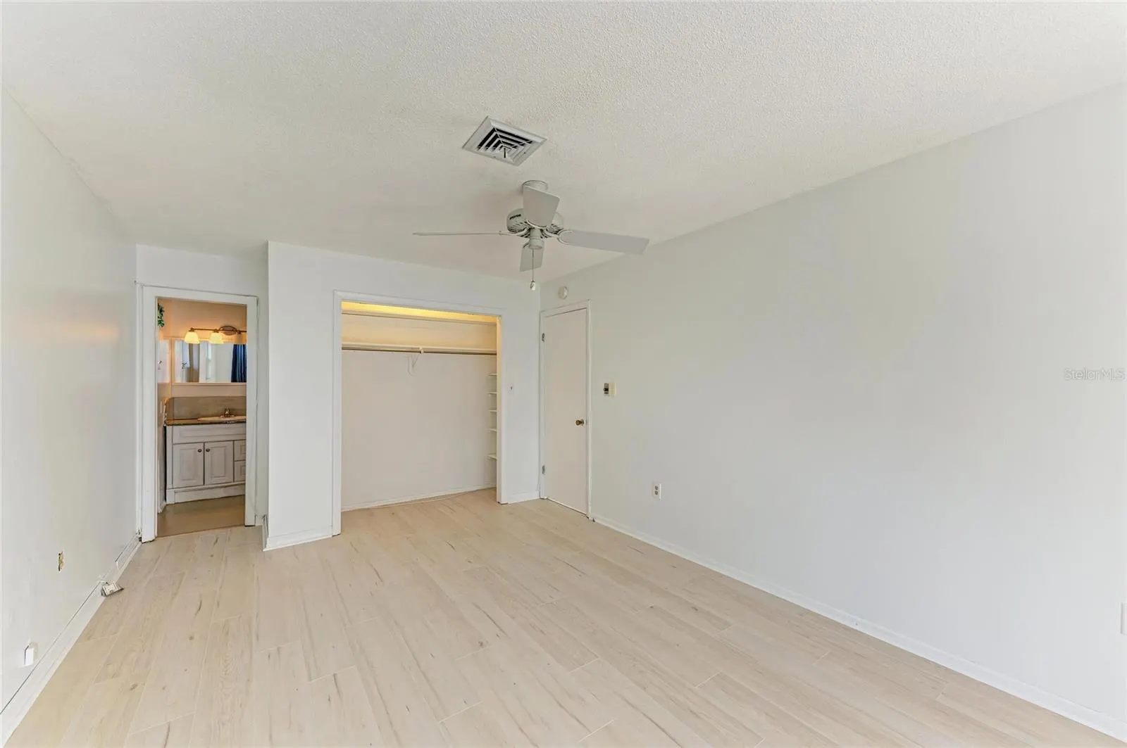 136 BAYVIEW DR