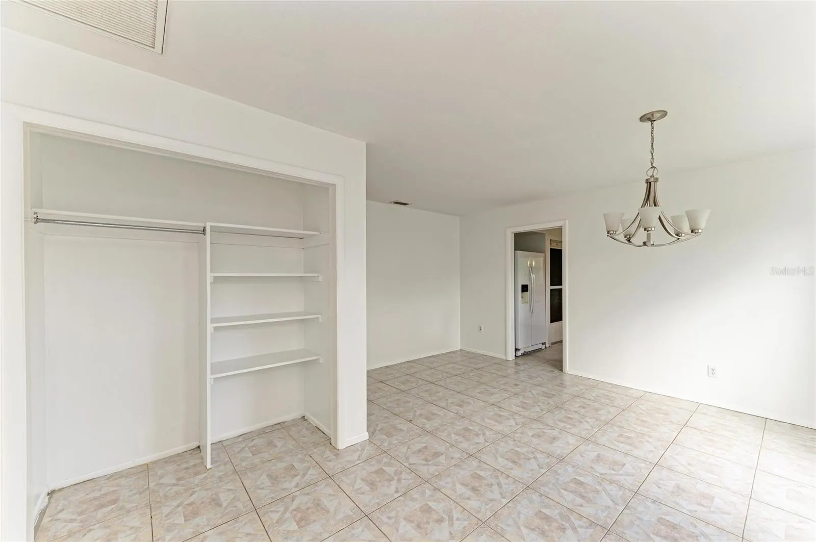136 BAYVIEW DR