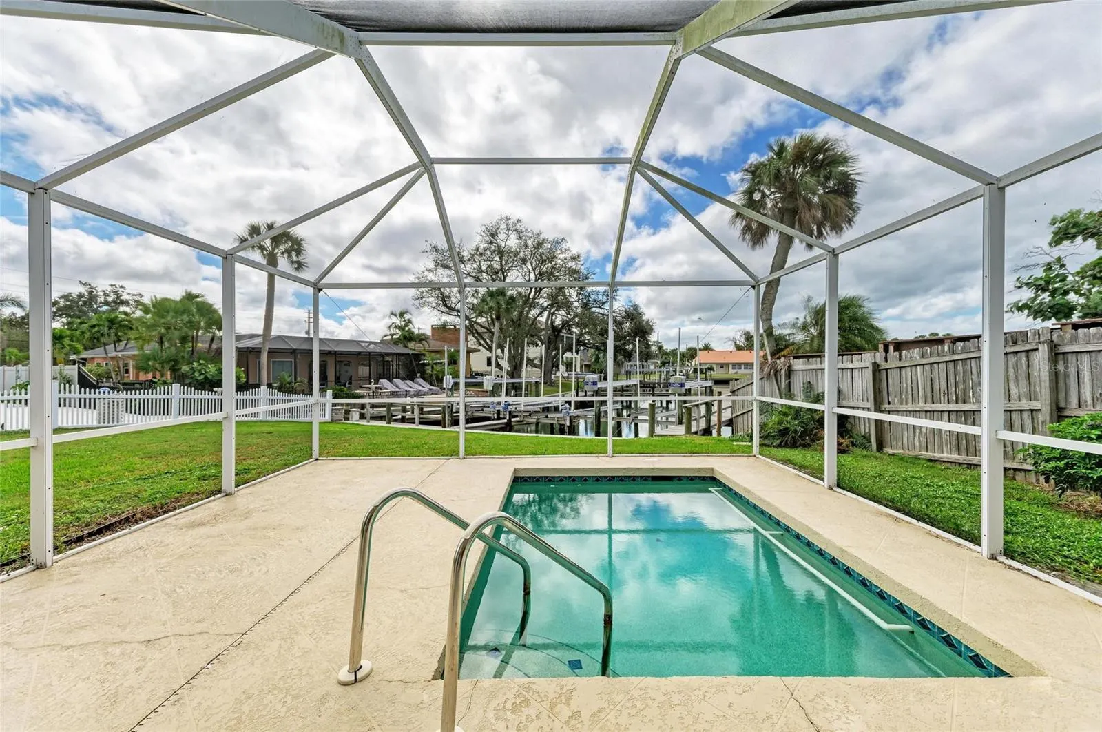 136 BAYVIEW DR