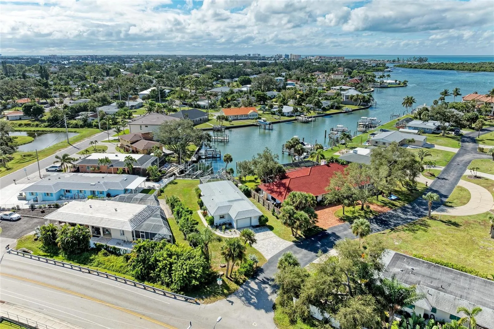 136 BAYVIEW DR