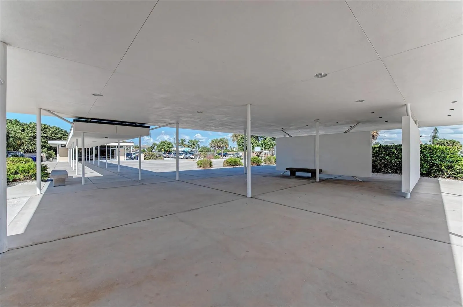 136 BAYVIEW DR