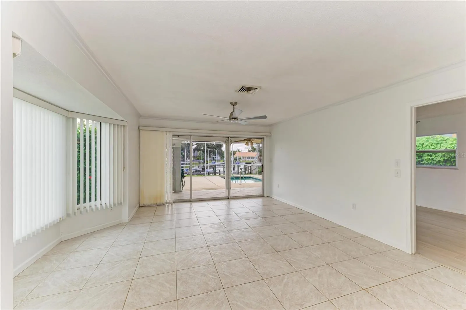 136 BAYVIEW DR