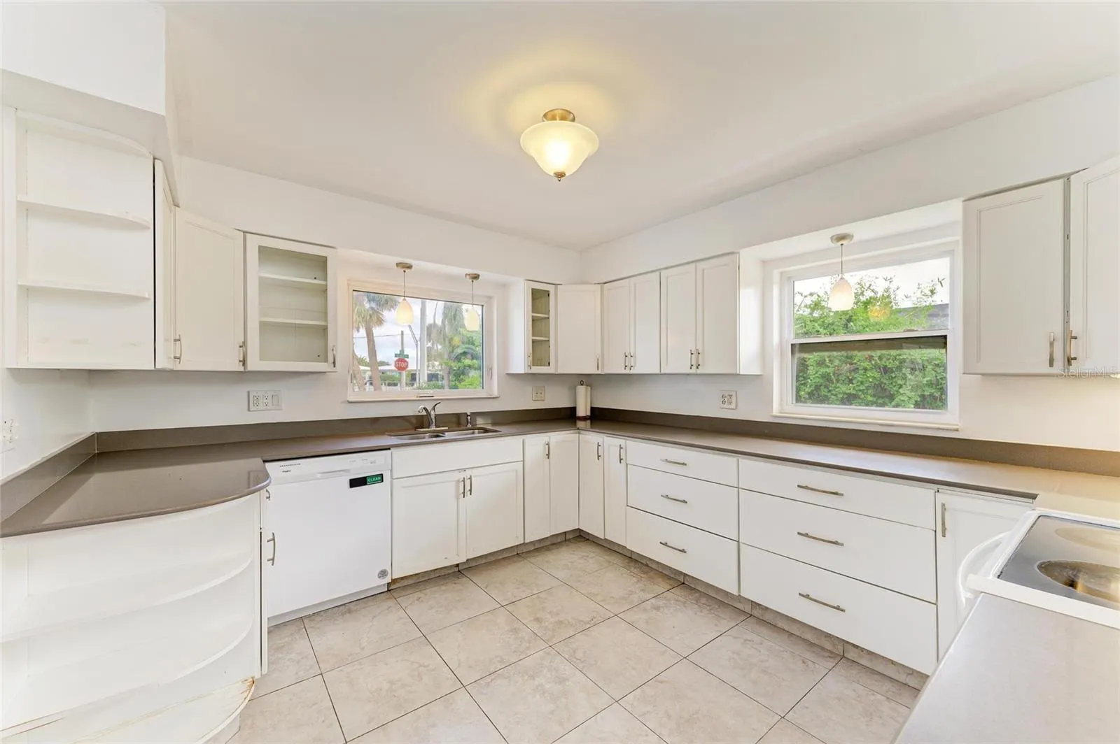 136 BAYVIEW DR