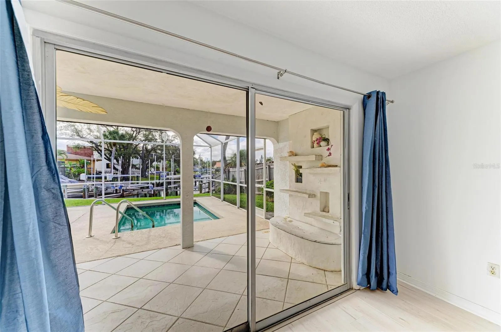 136 BAYVIEW DR