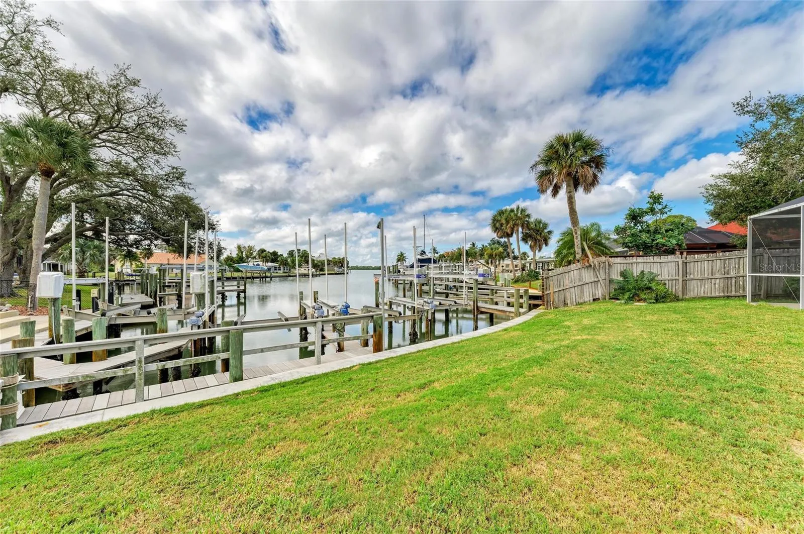 136 BAYVIEW DR