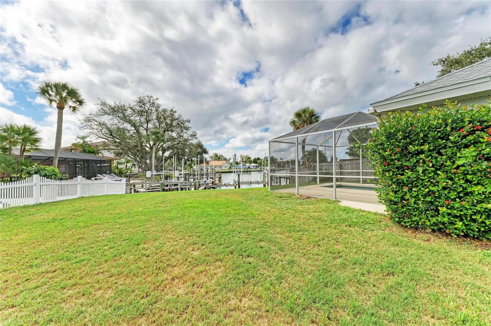 136 BAYVIEW DR