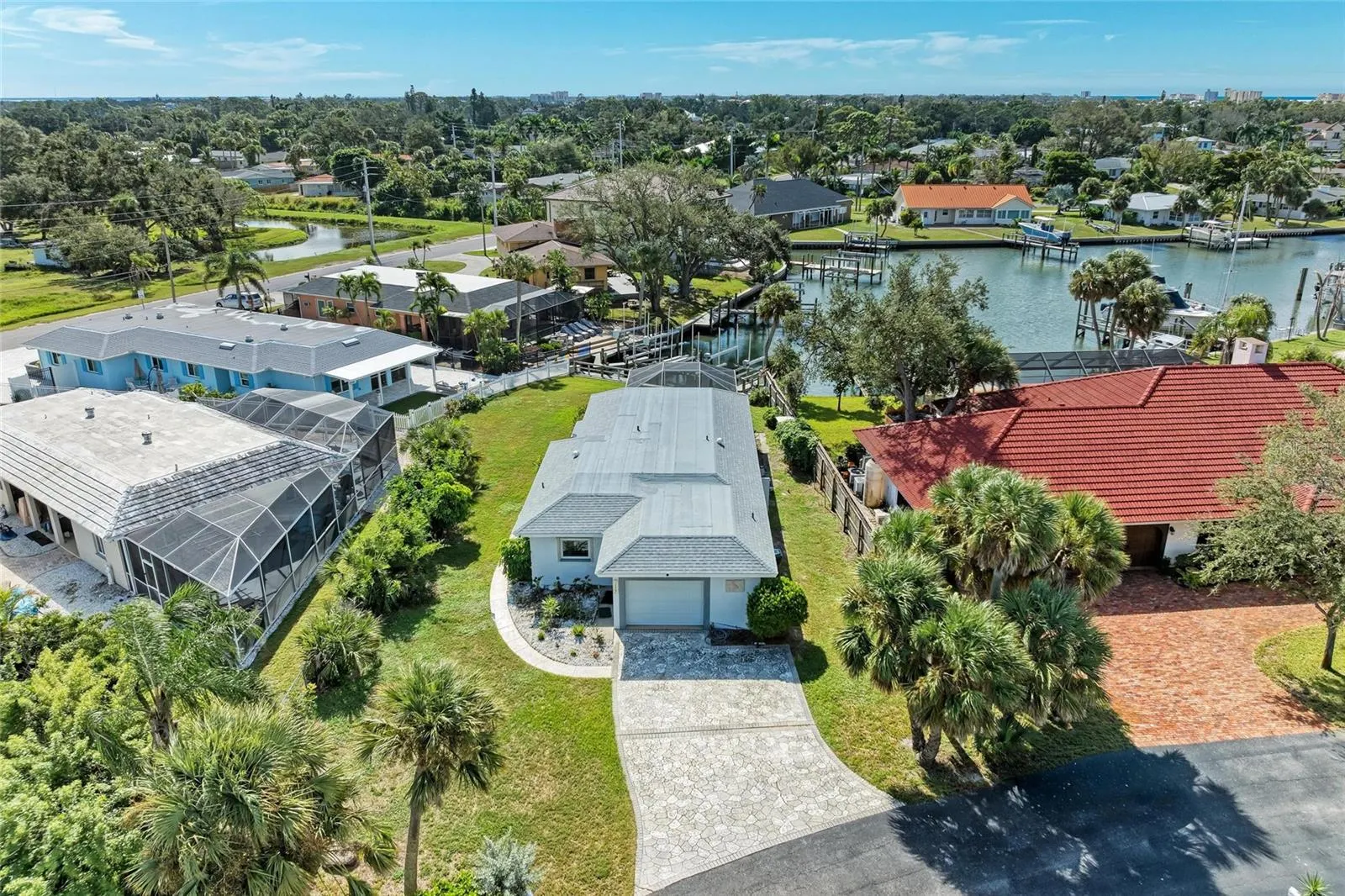 136 BAYVIEW DR