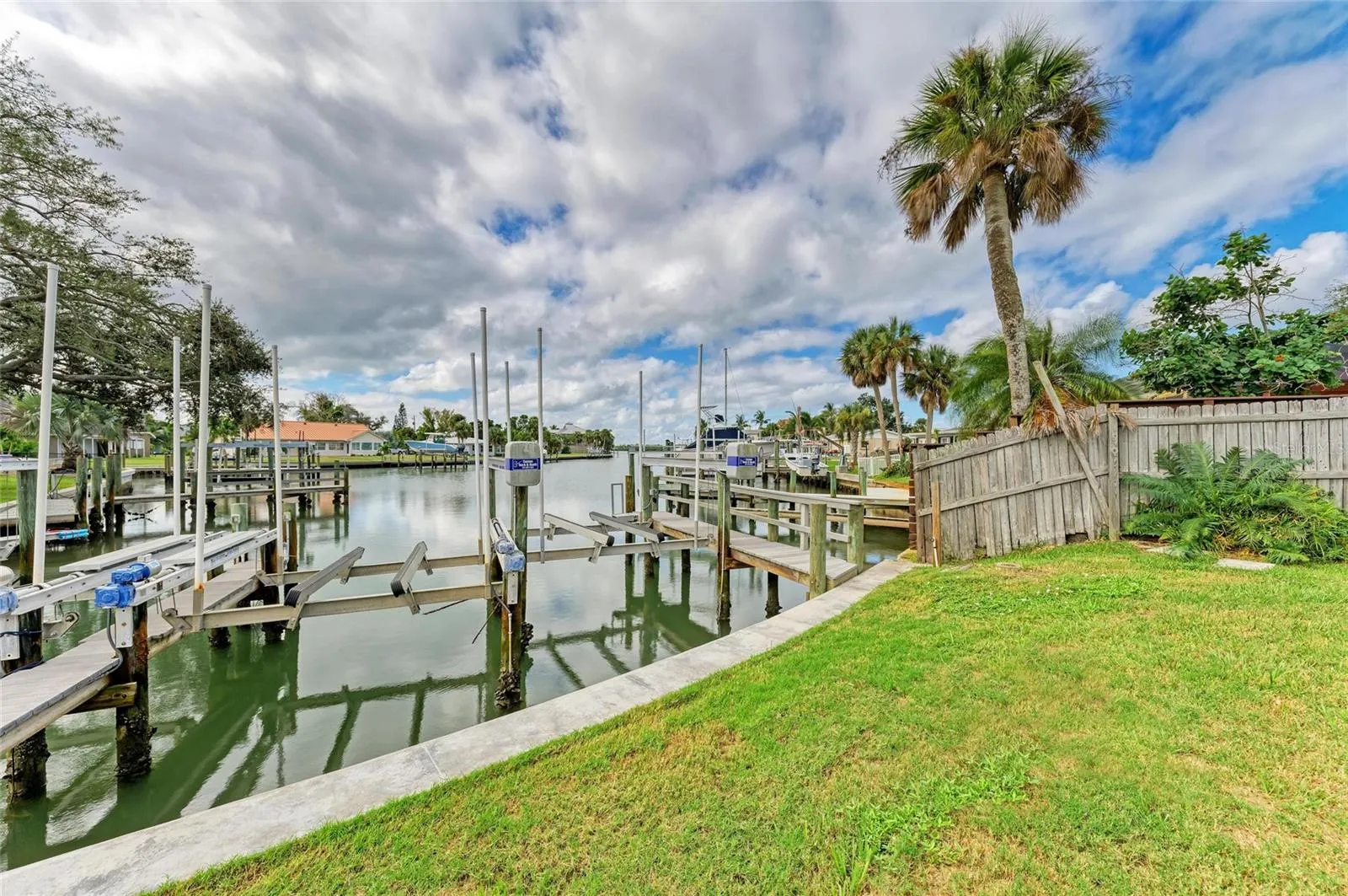 136 BAYVIEW DR