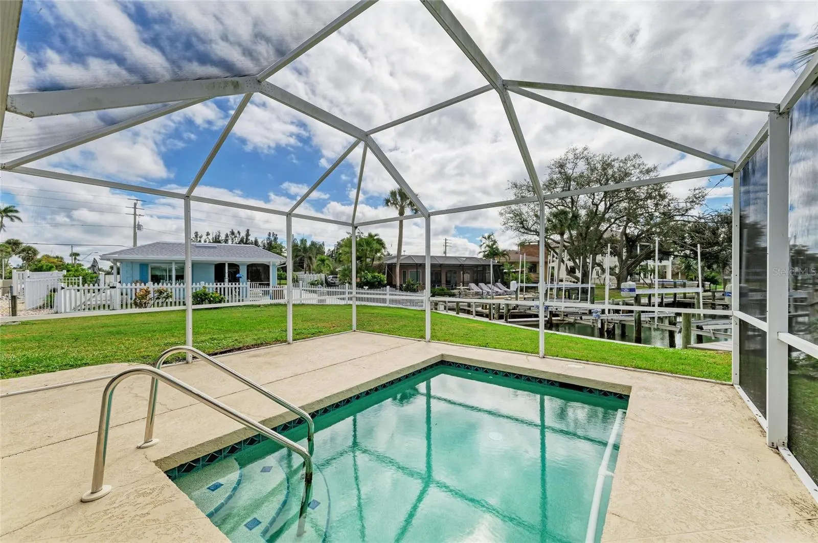 136 BAYVIEW DR