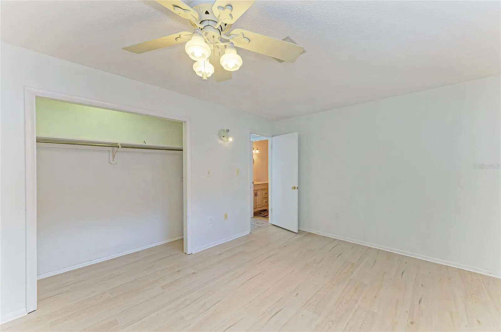136 BAYVIEW DR
