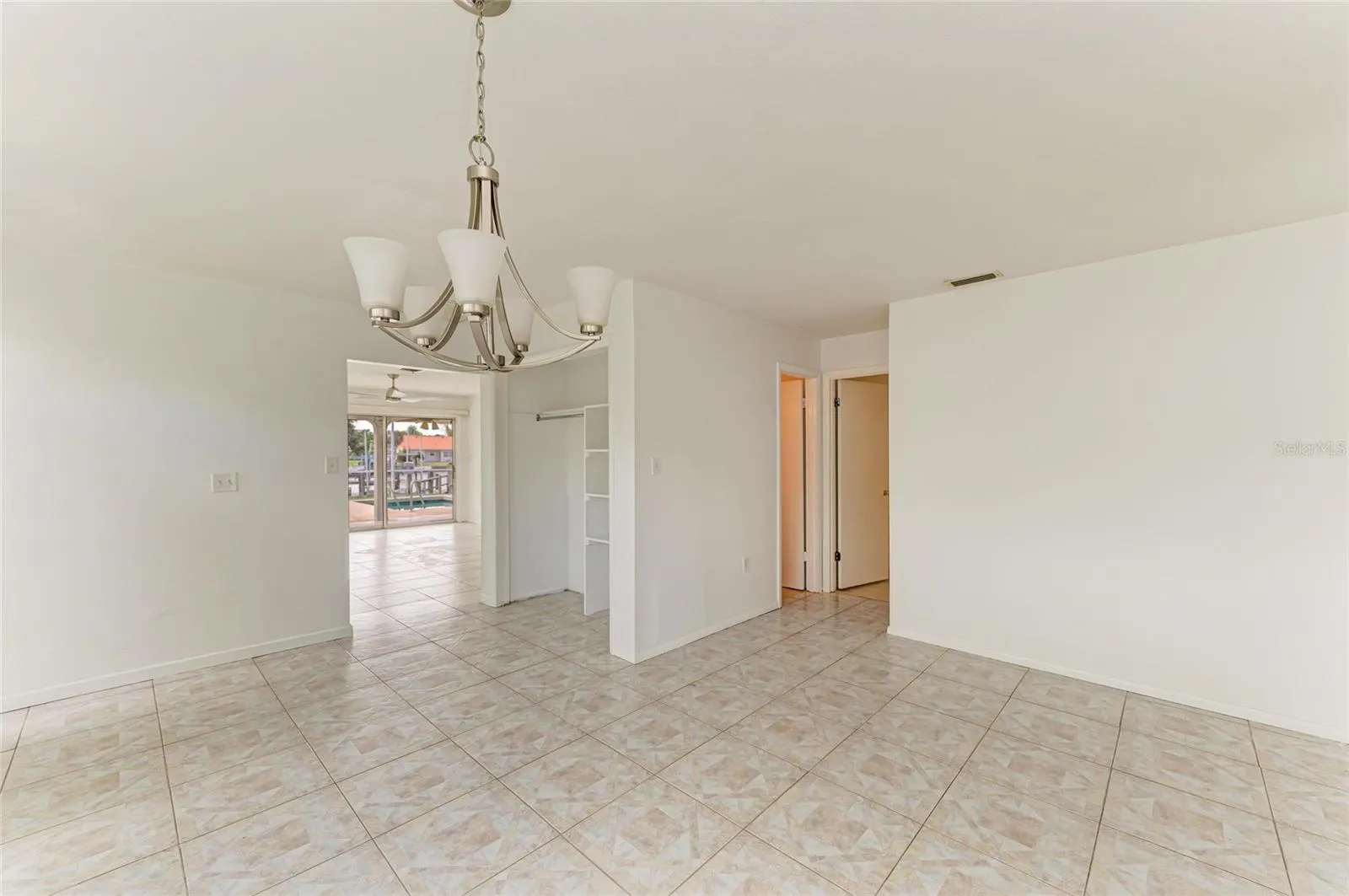 136 BAYVIEW DR