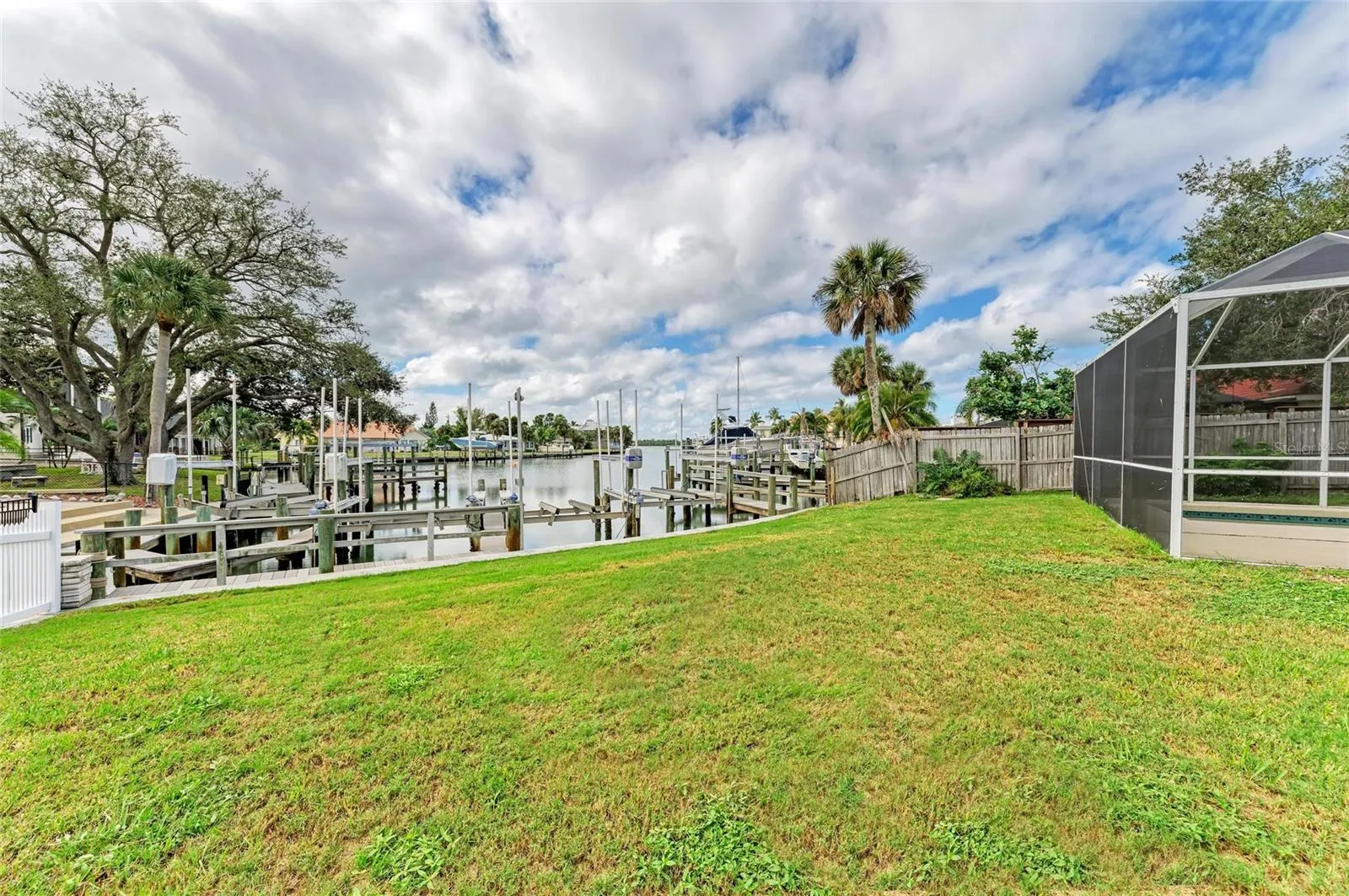 136 BAYVIEW DR