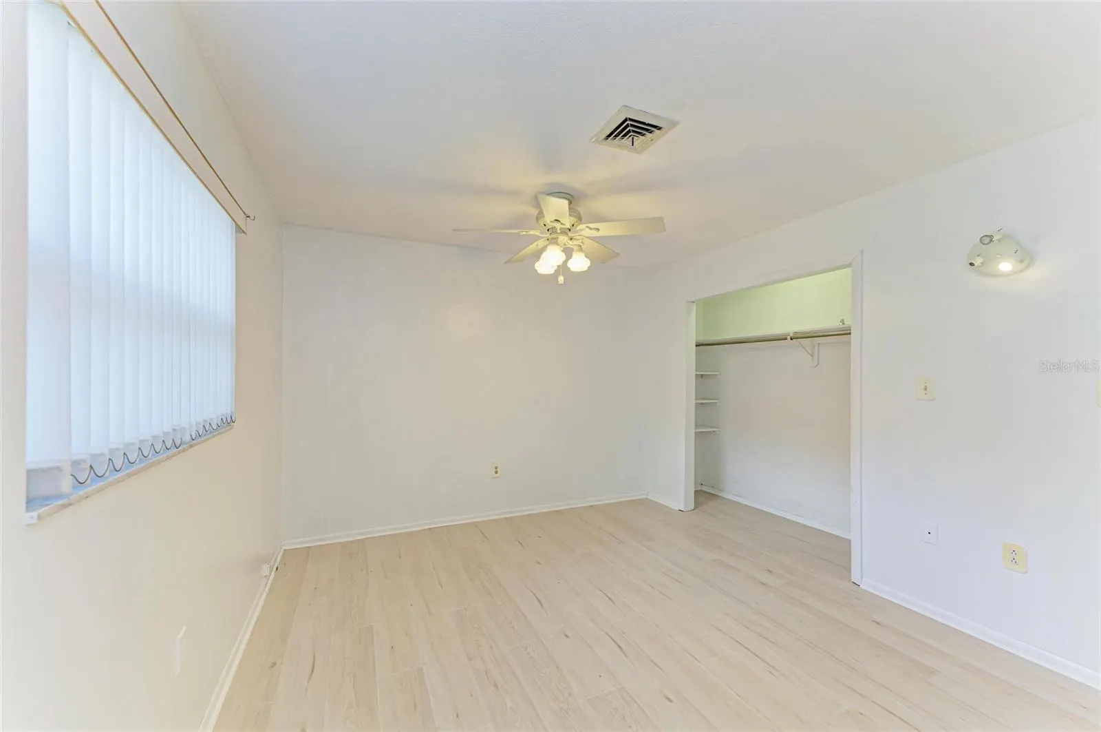 136 BAYVIEW DR