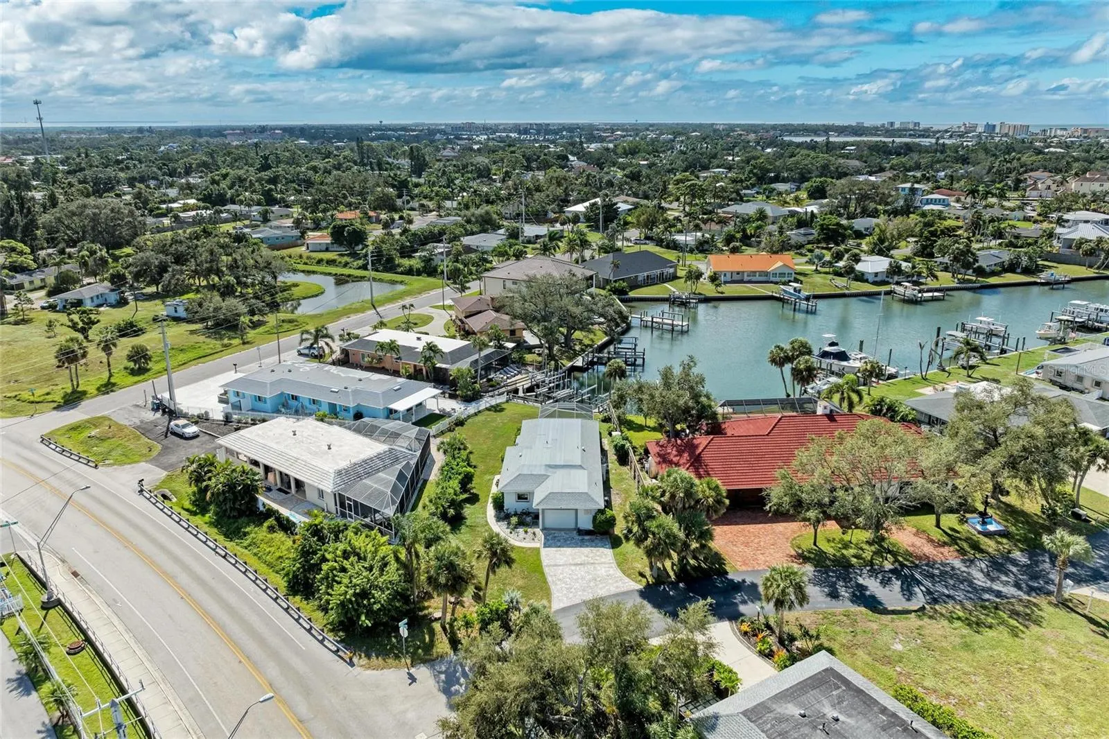 136 BAYVIEW DR