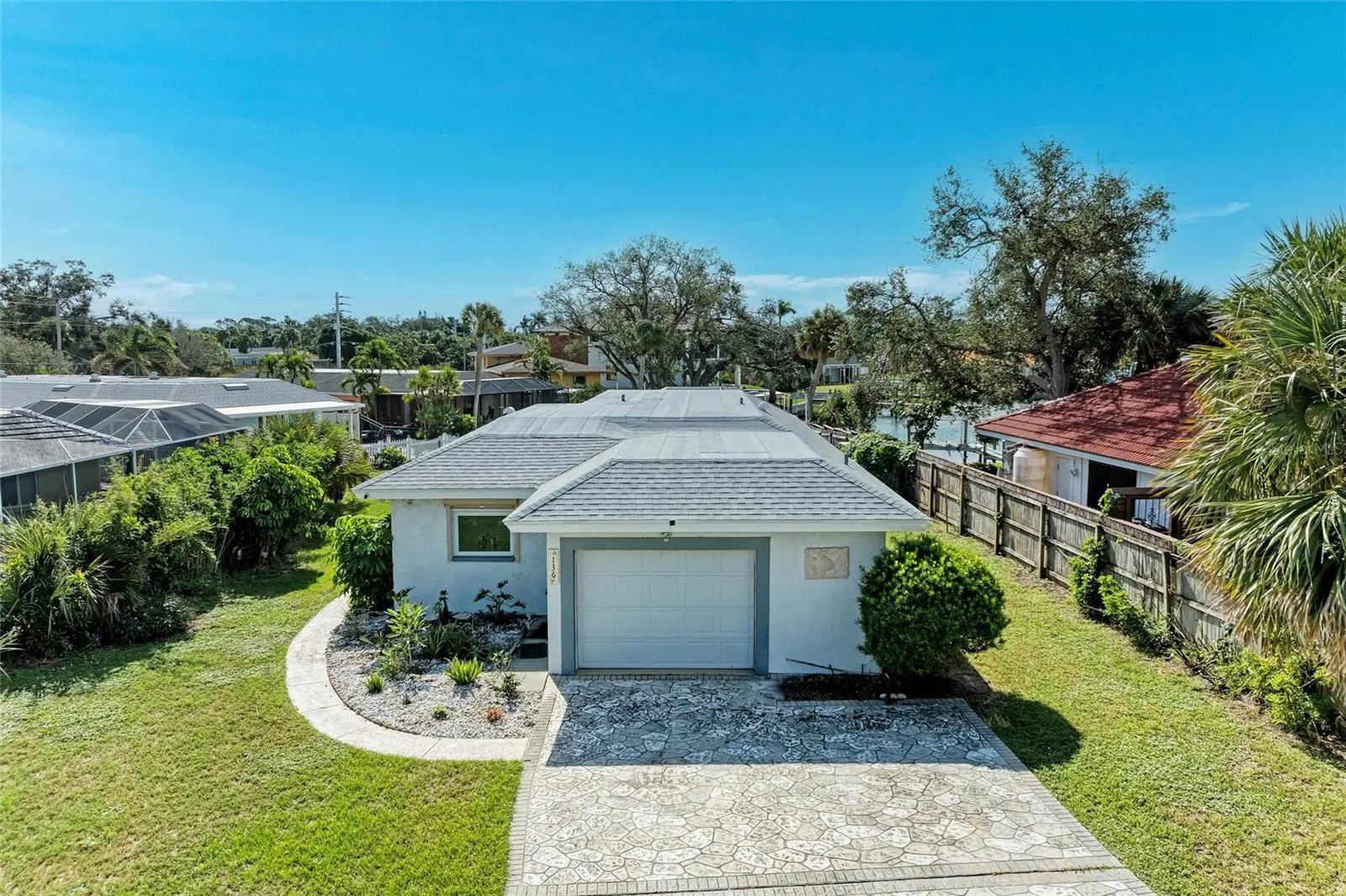 136 BAYVIEW DR