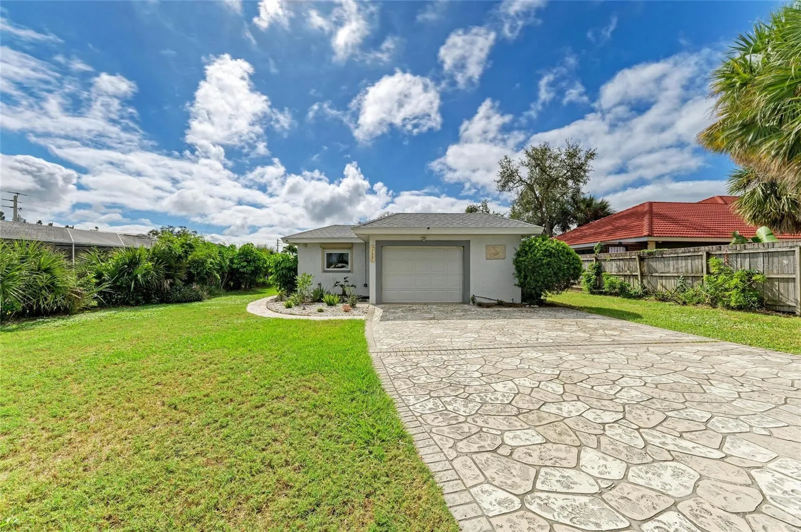 136 BAYVIEW DR