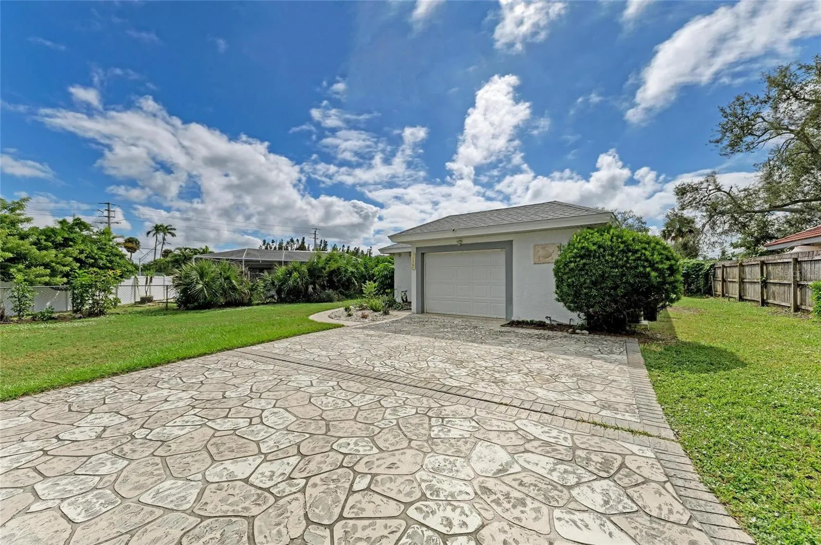 136 BAYVIEW DR
