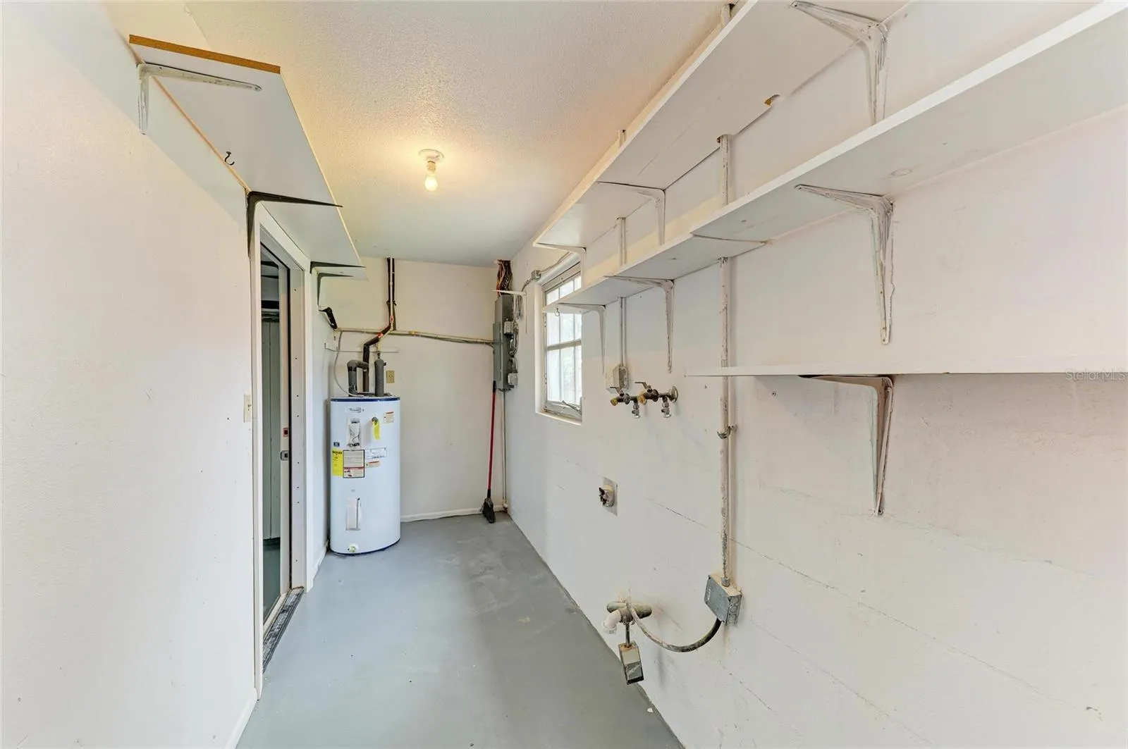 136 BAYVIEW DR