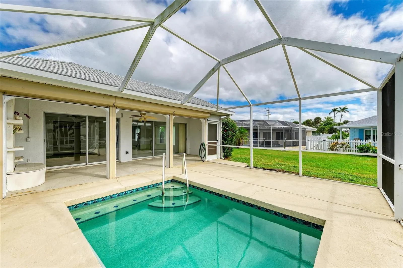 136 BAYVIEW DR