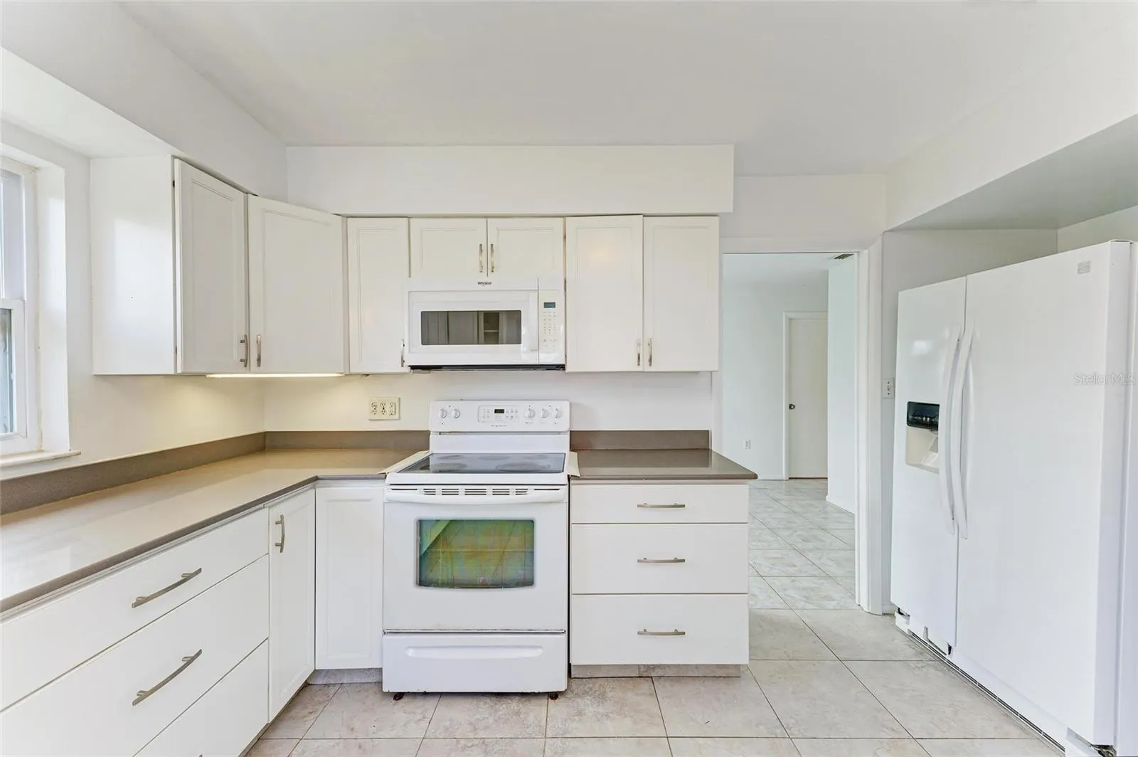 136 BAYVIEW DR