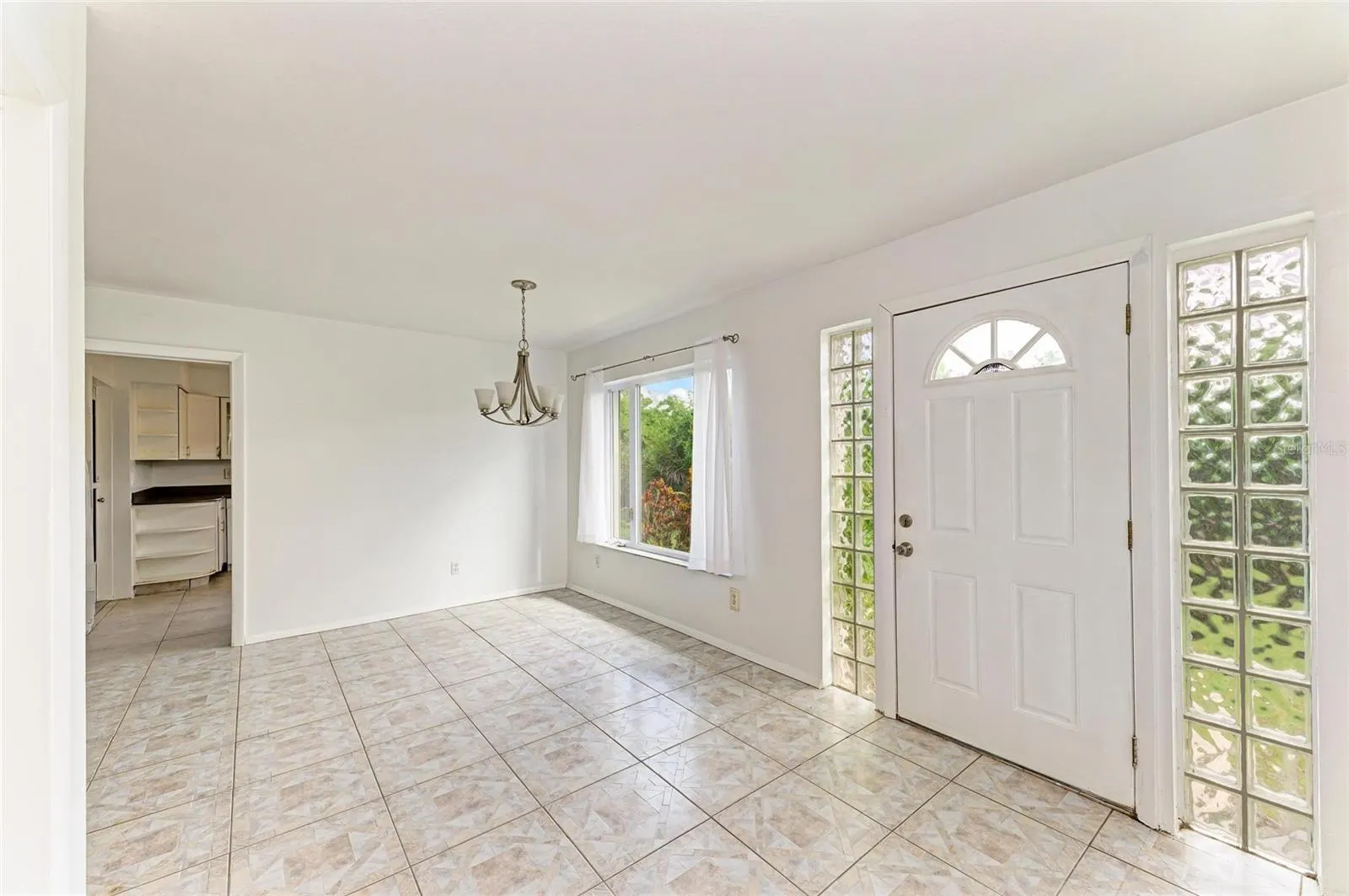 136 BAYVIEW DR
