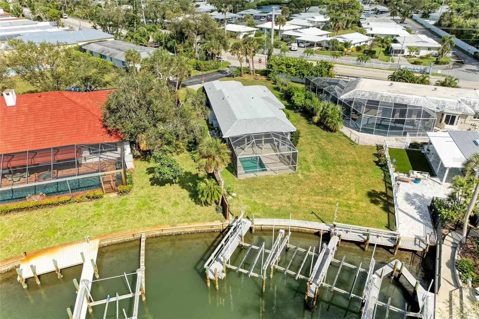 136 BAYVIEW DR
