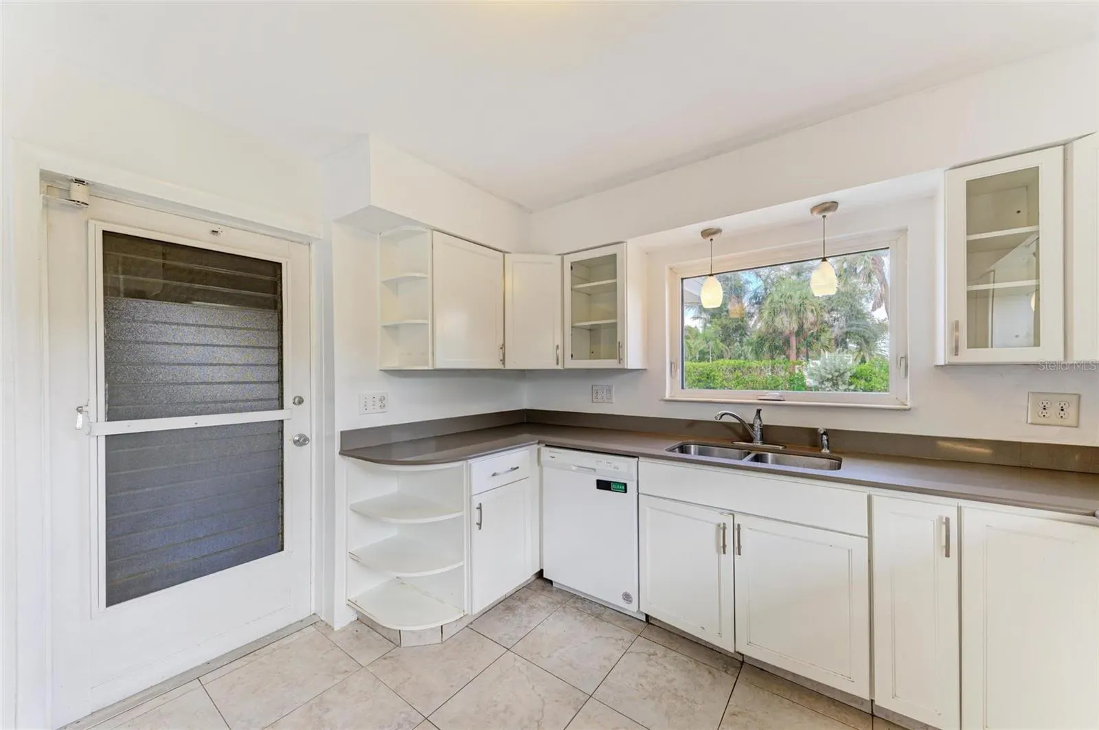 136 BAYVIEW DR