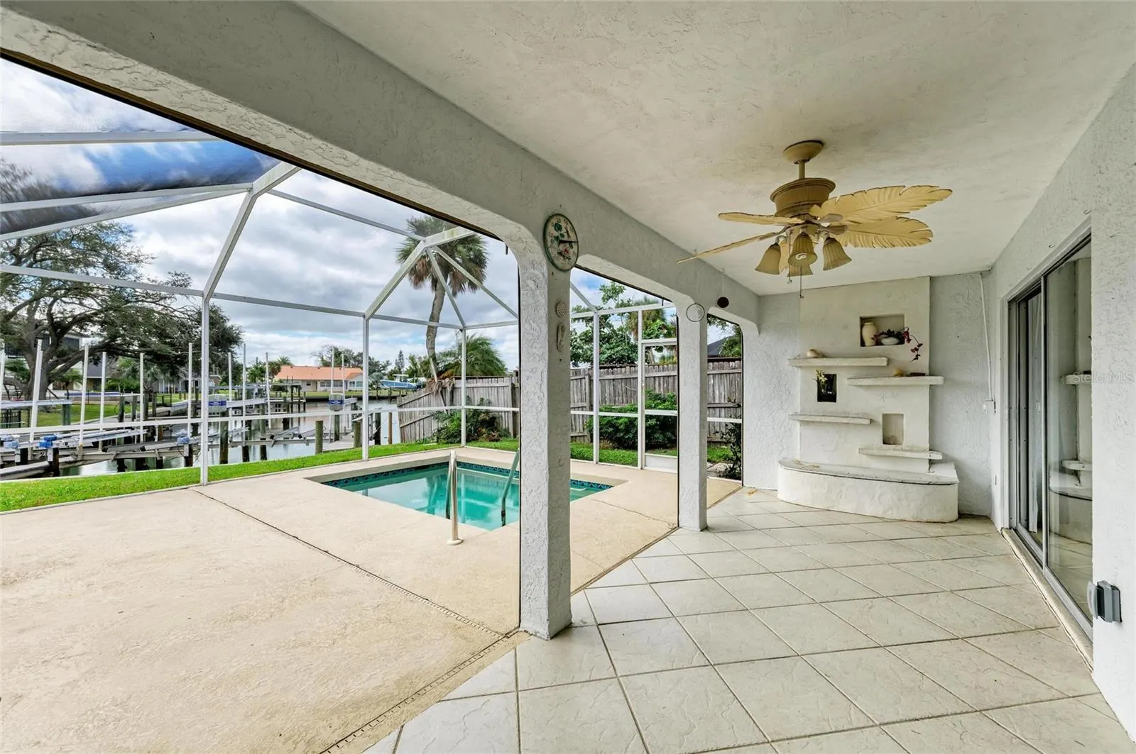 136 BAYVIEW DR