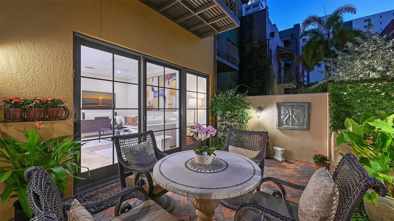 1513 OAK ST #18, #18