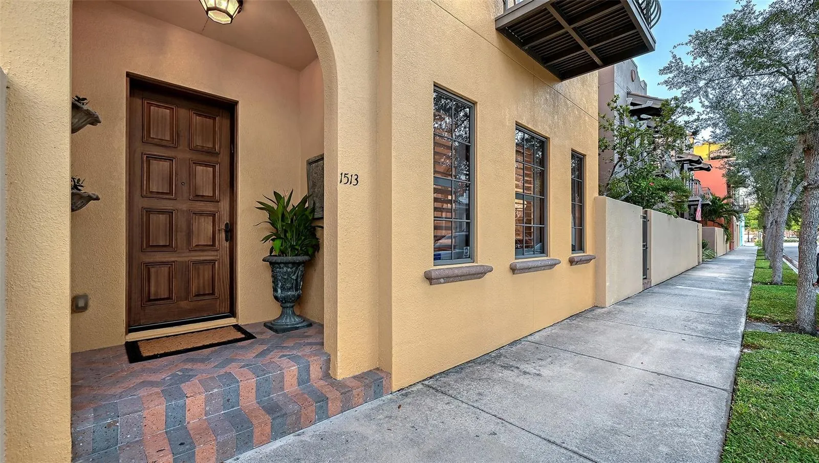 1513 OAK ST #18, #18
