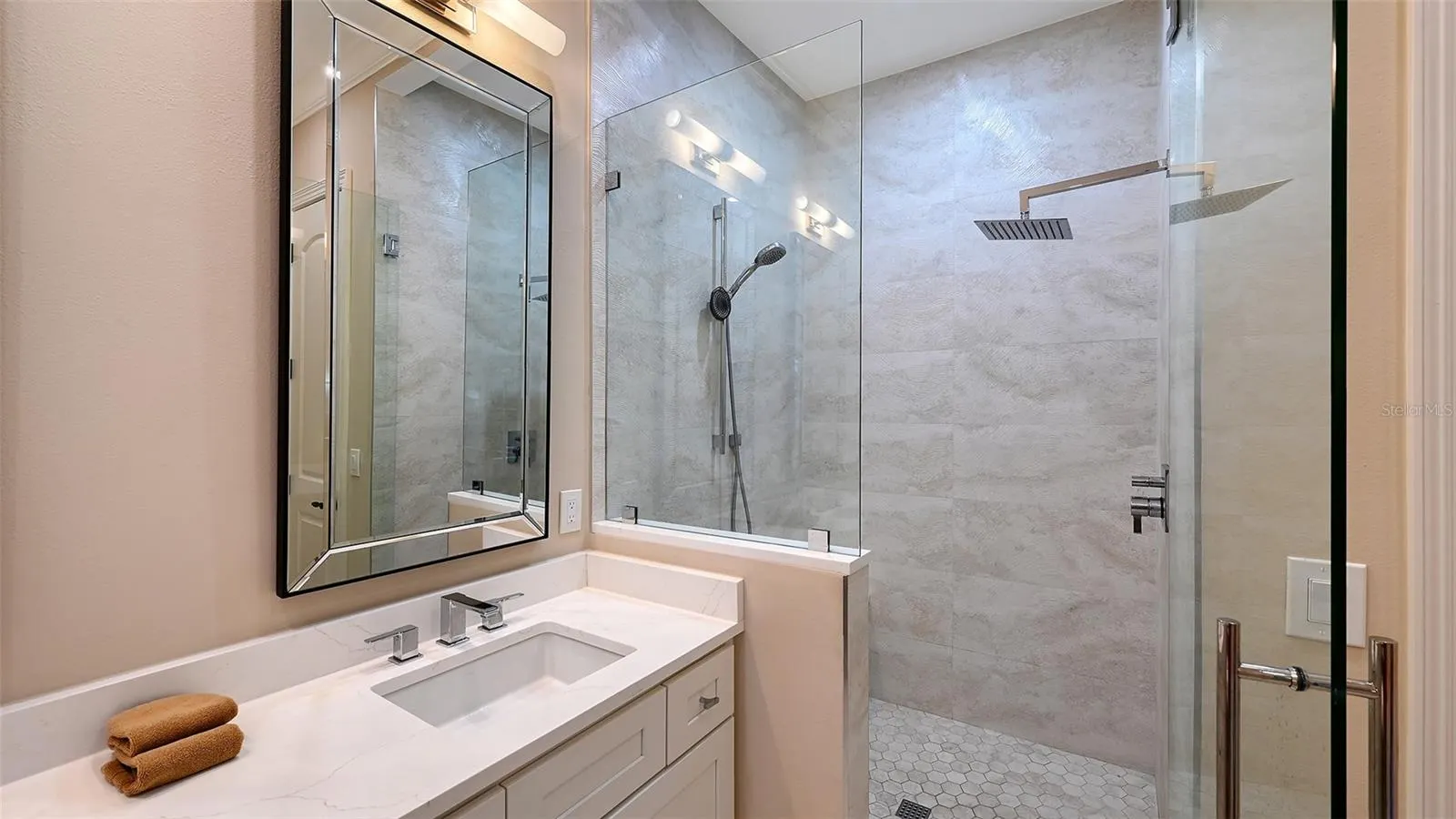1513 OAK ST #18, #18