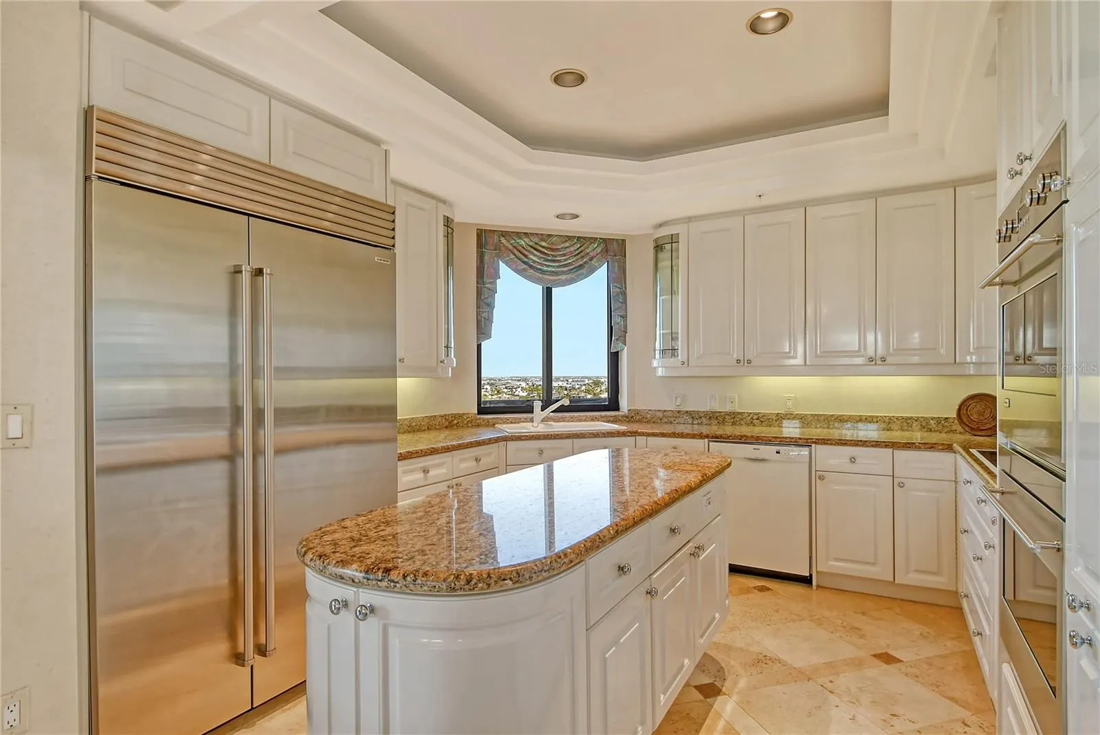435 L AMBIANCE DR #L807, #L807