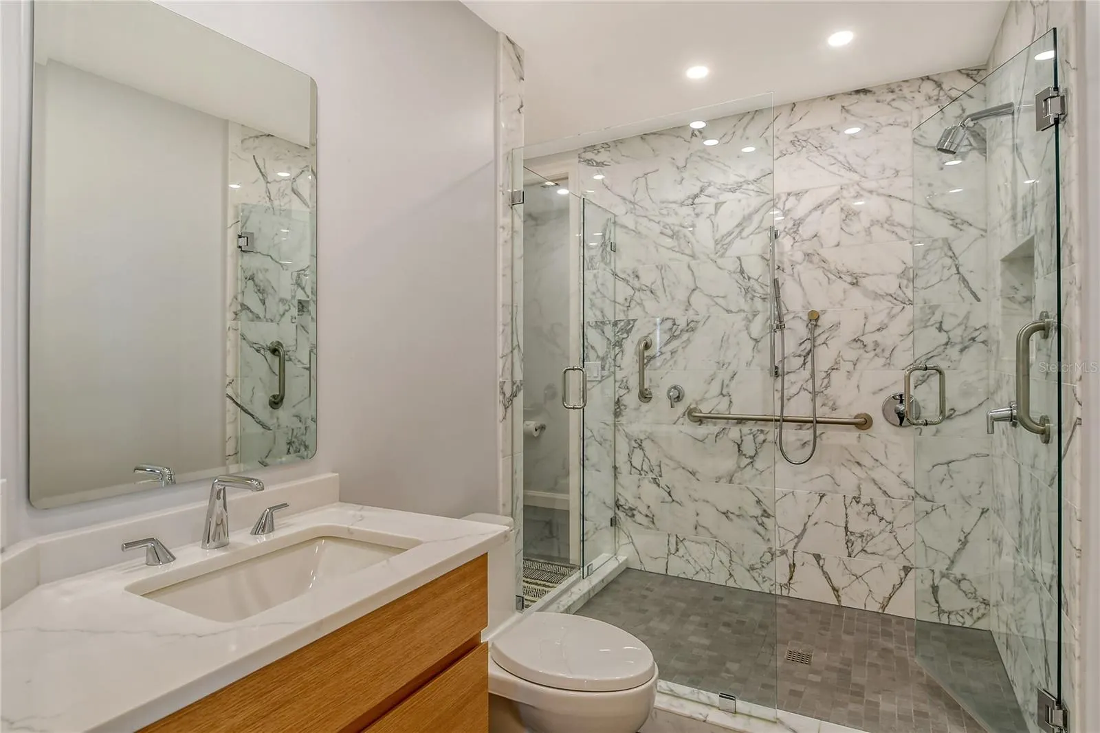 435 L AMBIANCE DR #L807, #L807