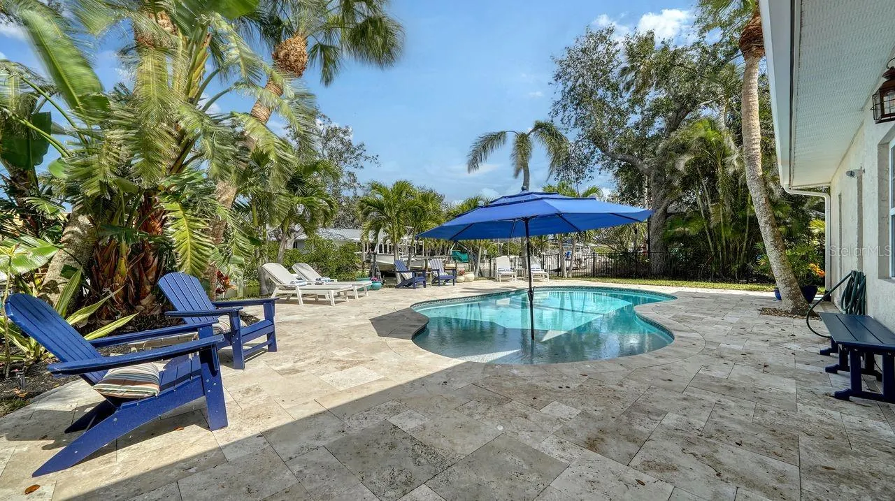 1633 RIDGEWOOD LN