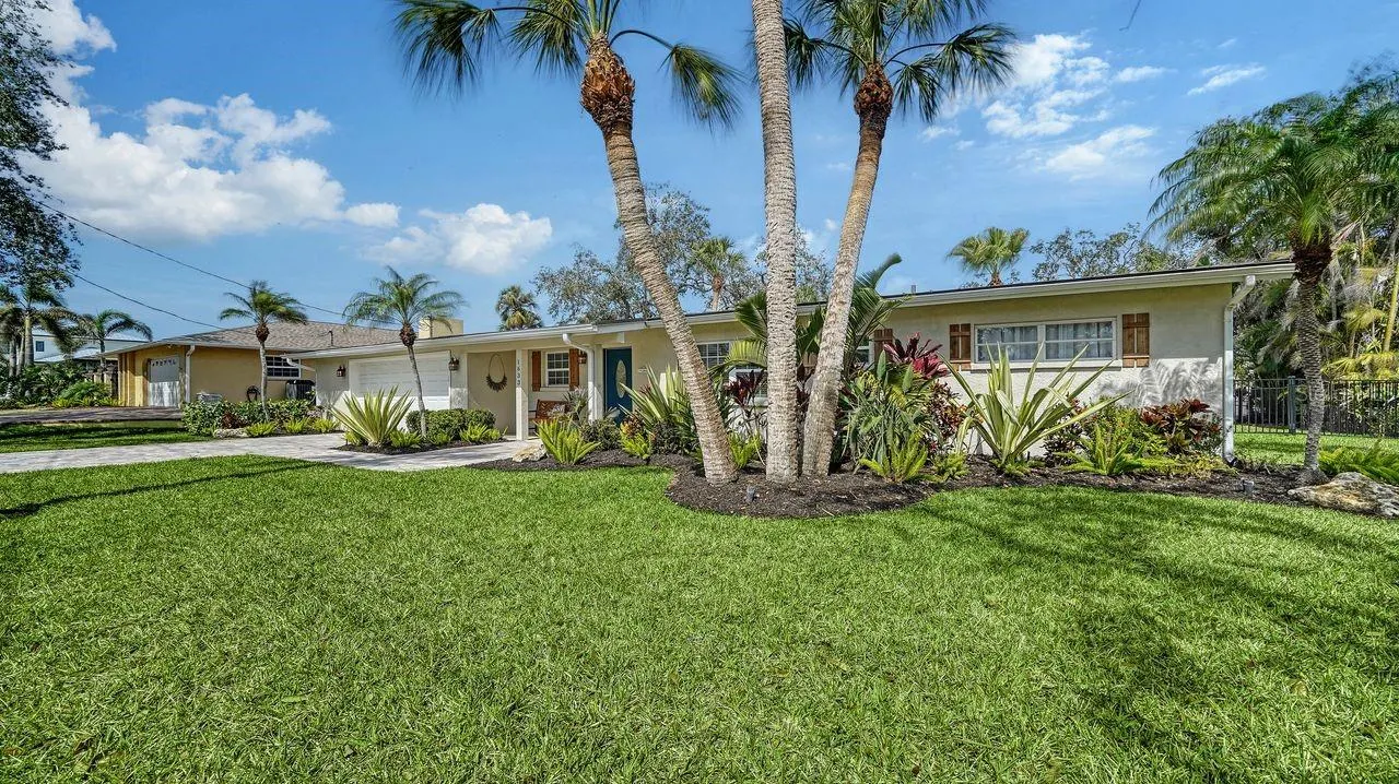 1633 RIDGEWOOD LN