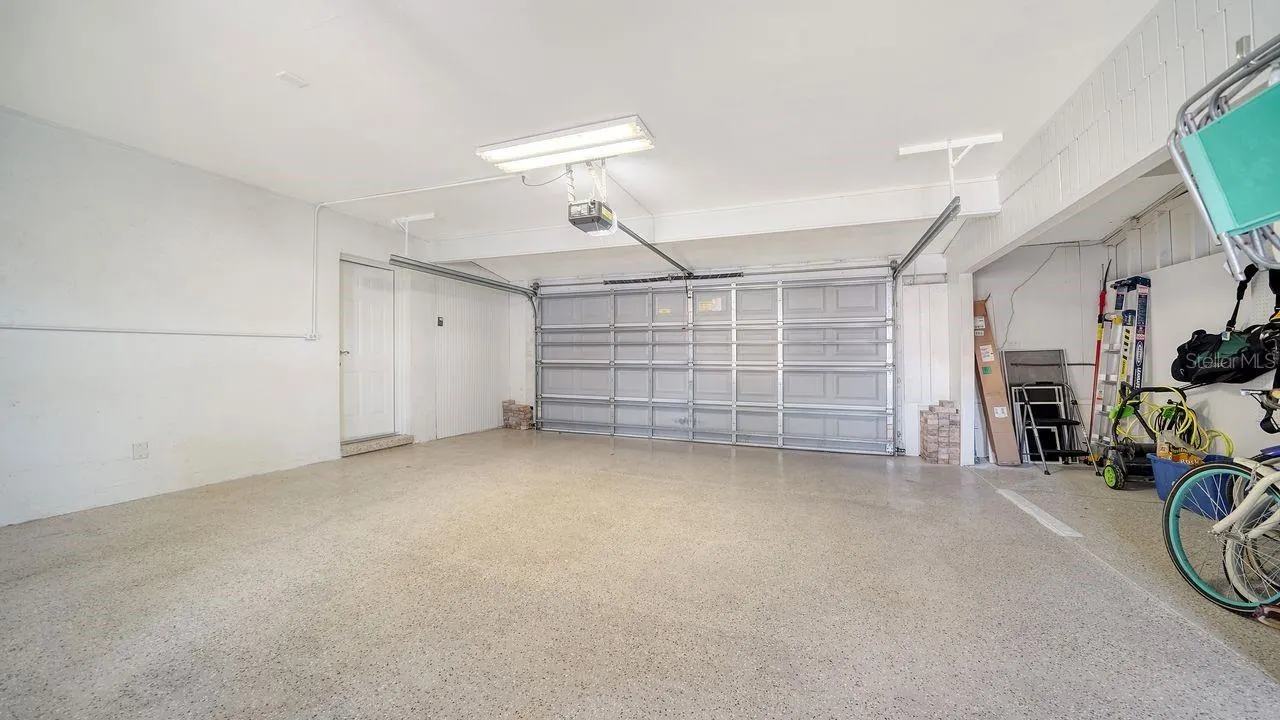 1633 RIDGEWOOD LN