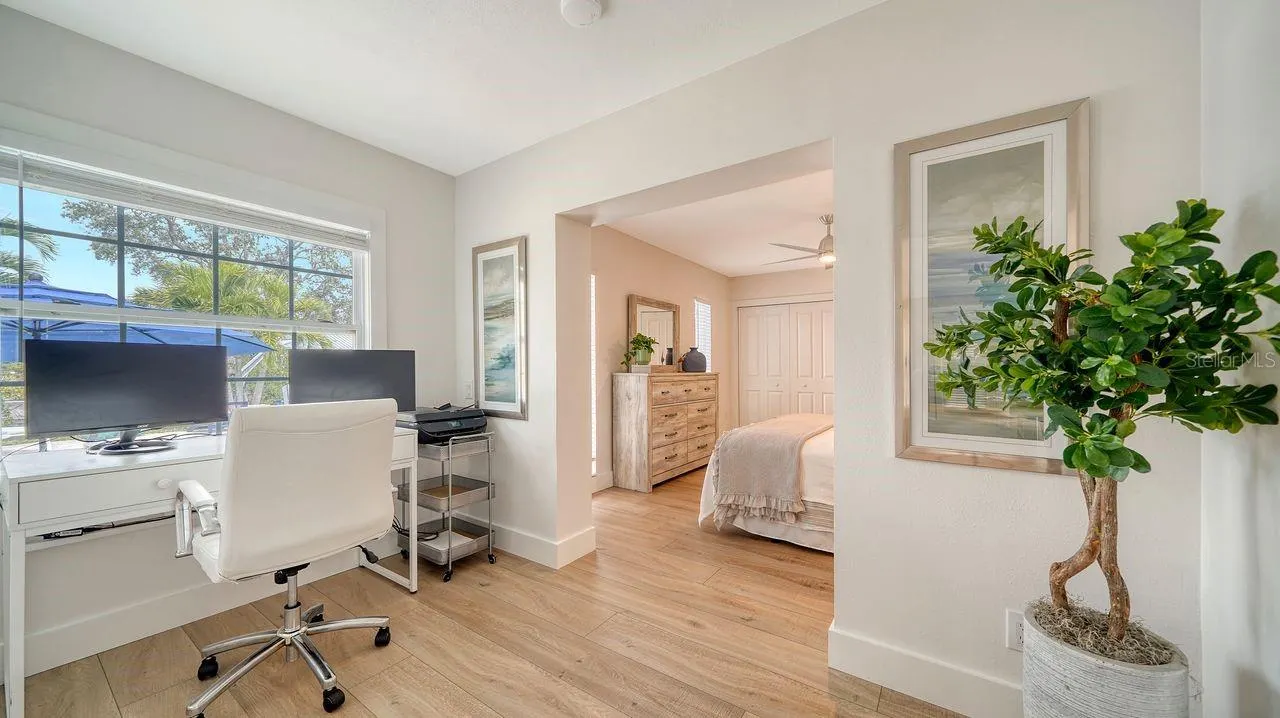 1633 RIDGEWOOD LN