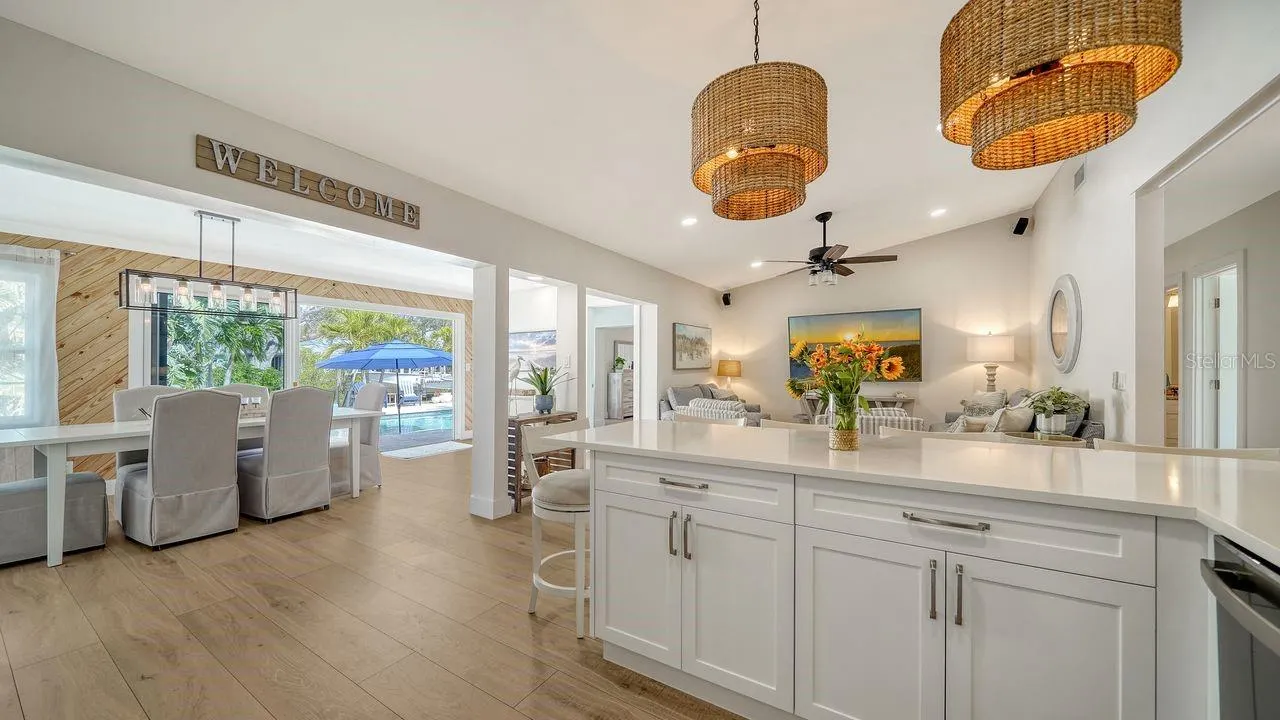 1633 RIDGEWOOD LN