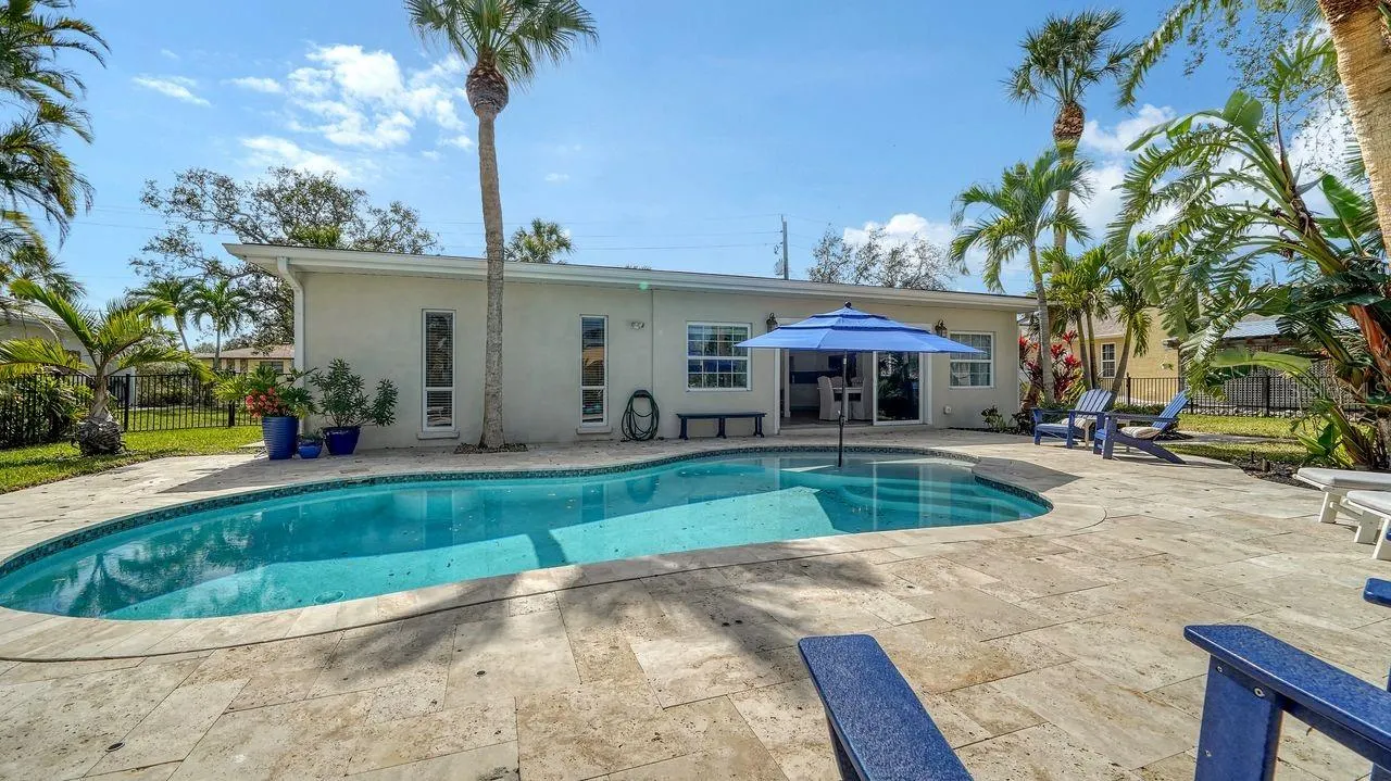 1633 RIDGEWOOD LN
