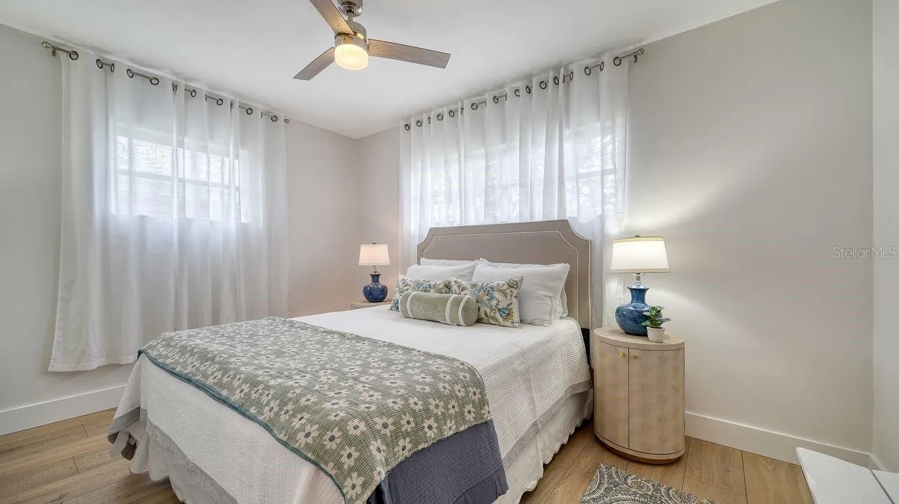1633 RIDGEWOOD LN