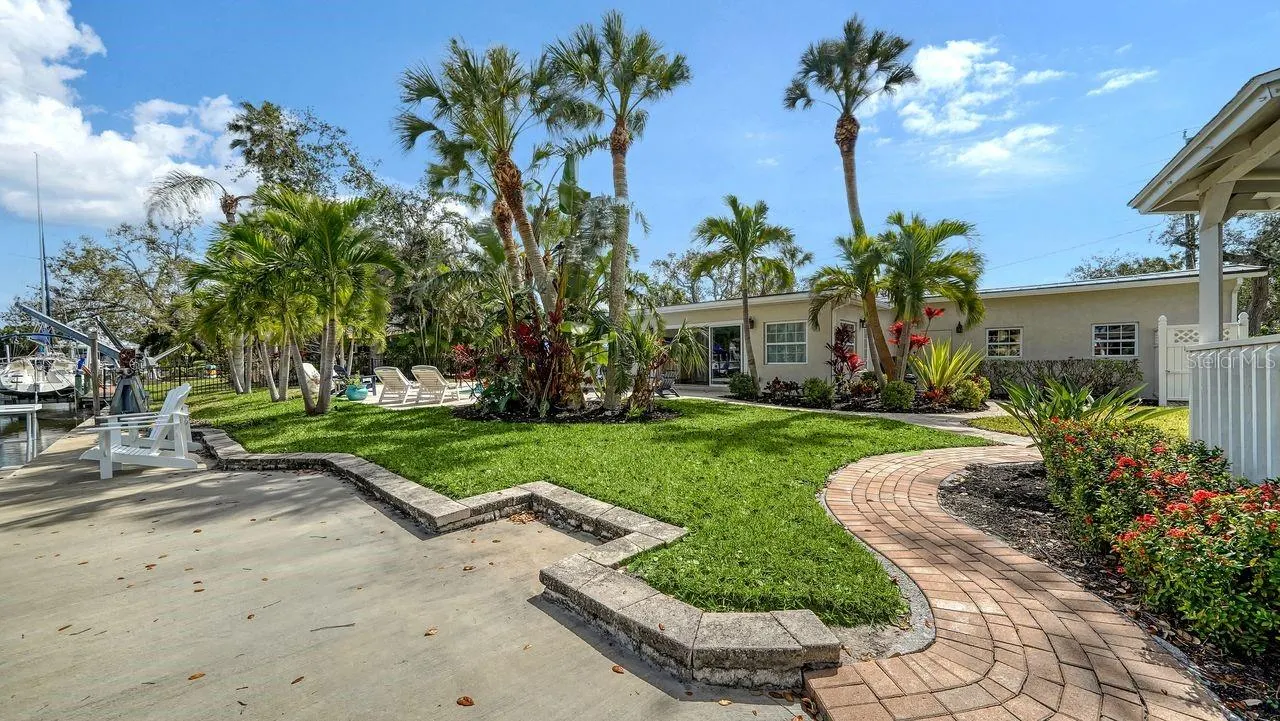 1633 RIDGEWOOD LN