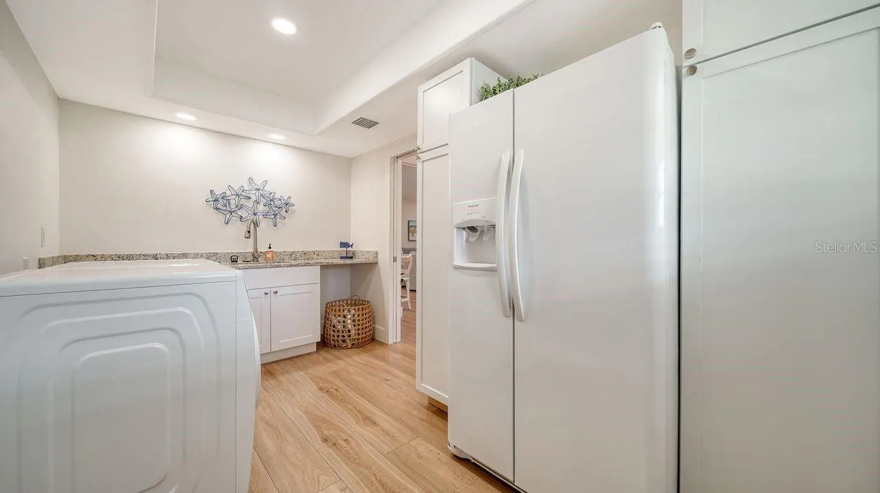 1633 RIDGEWOOD LN