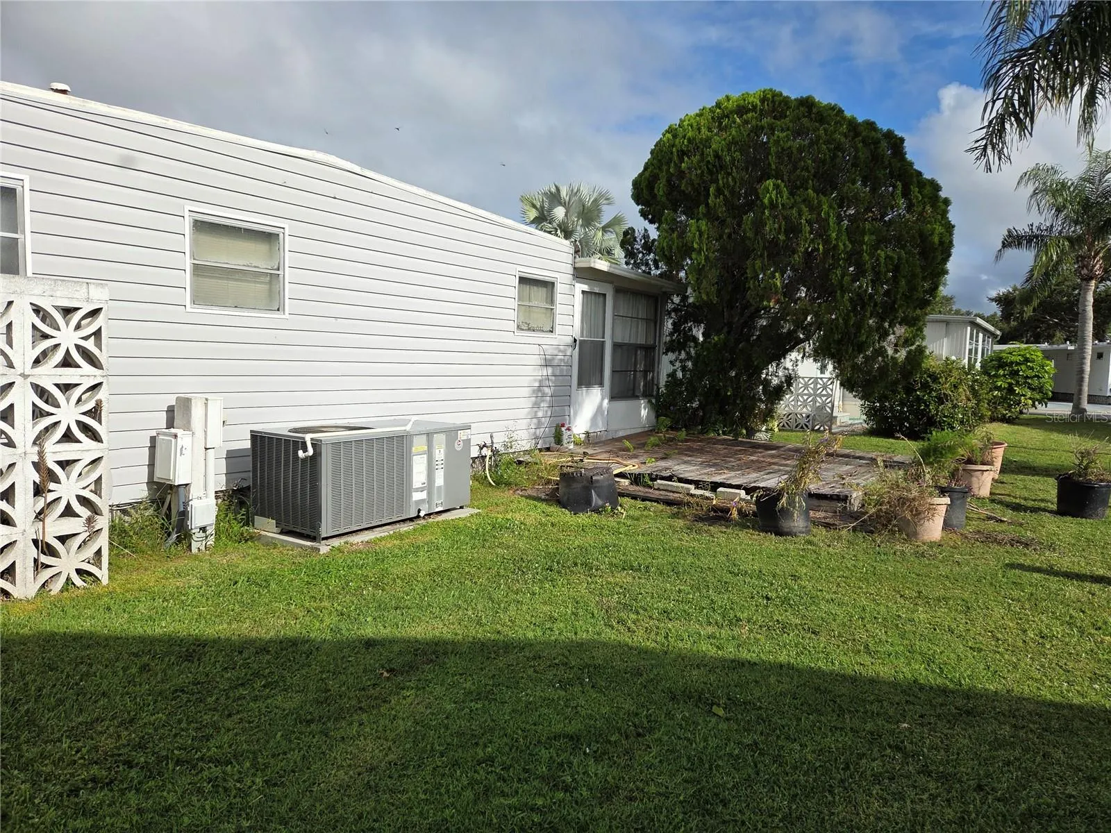 3324 LAUREL OAK WAY