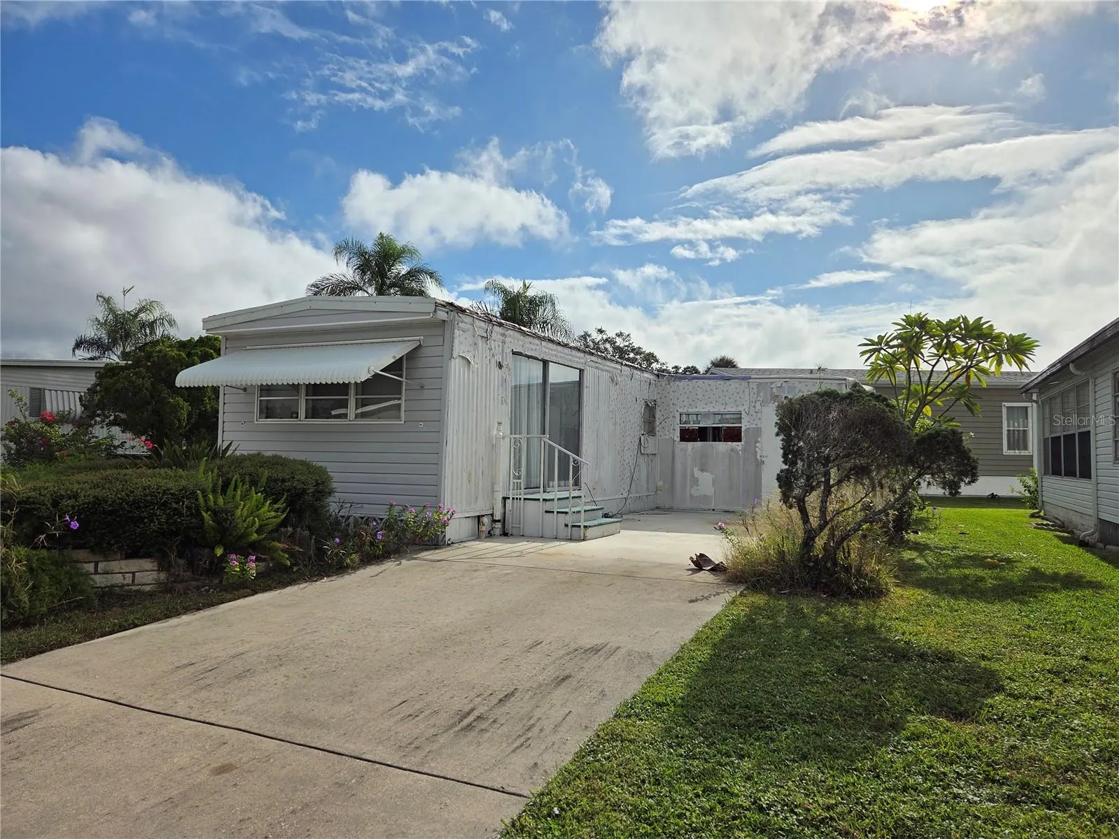 3324 LAUREL OAK WAY