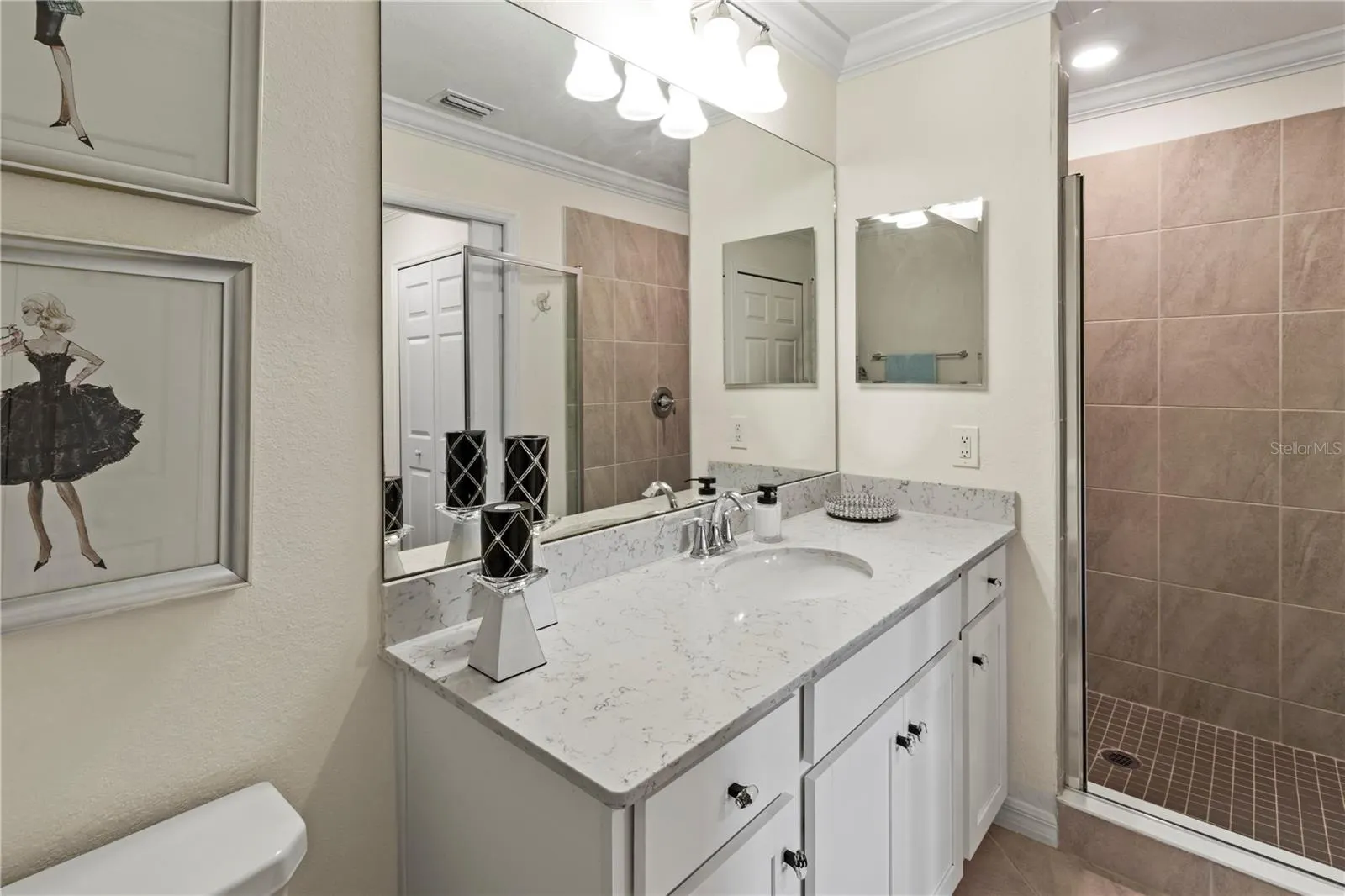 17724 GAWTHROP DR #208, #208