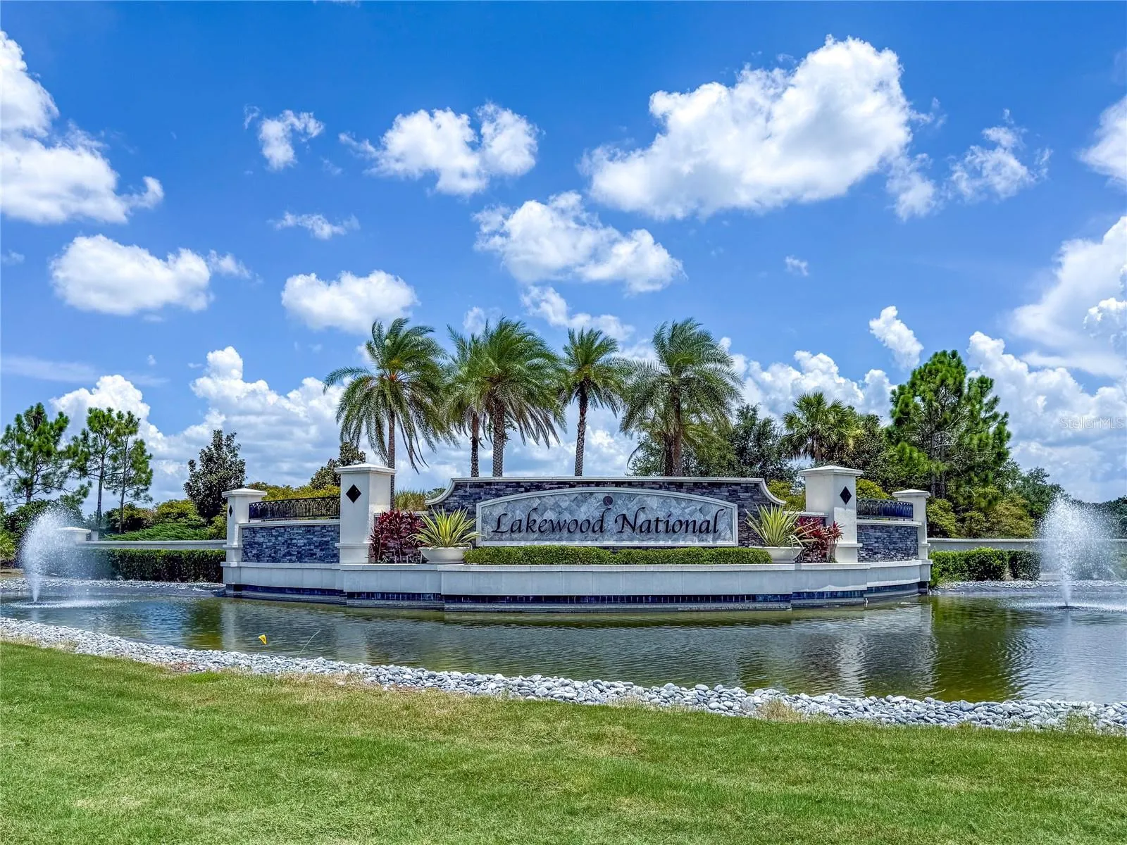 17724 GAWTHROP DR #208, #208