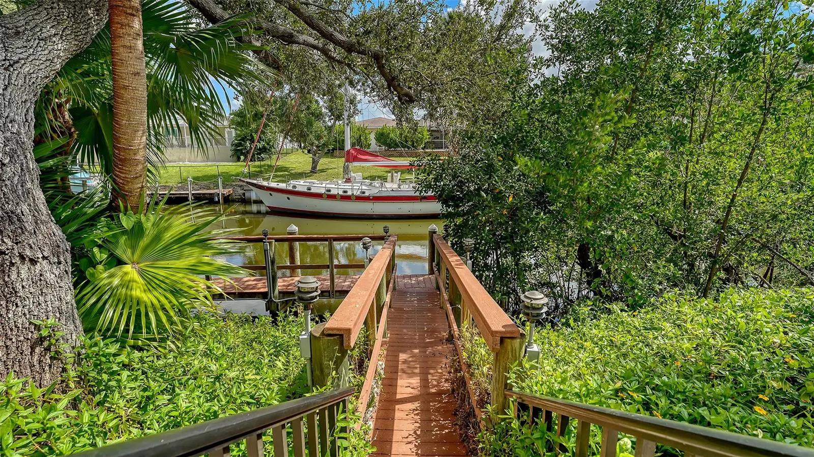 1887 BUCCANEER CIR