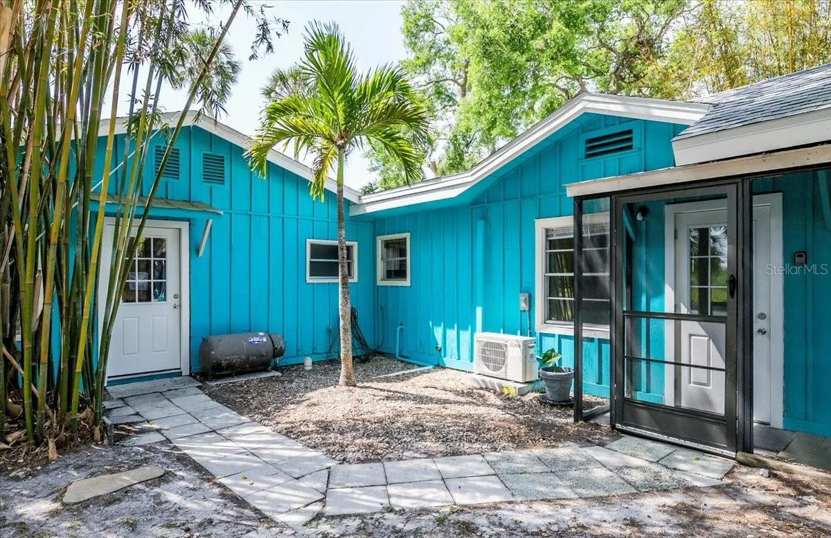 6737 LINCOLN RD