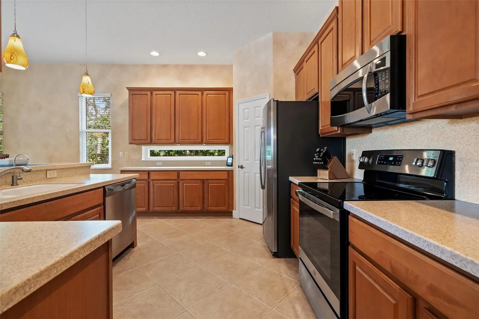 866 PLACID LAKE DR